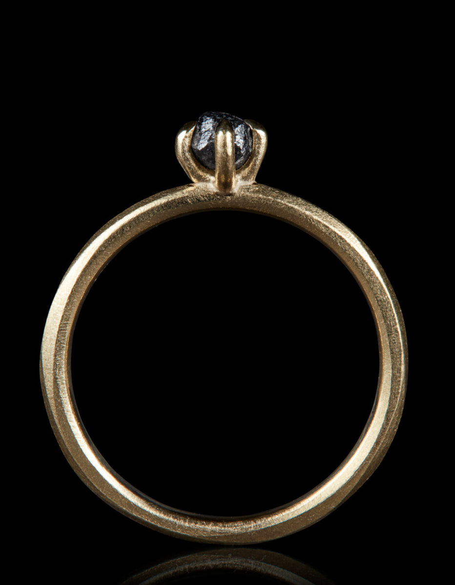 Simple Gold Ring with a Raw Twist – 0.34 ct.