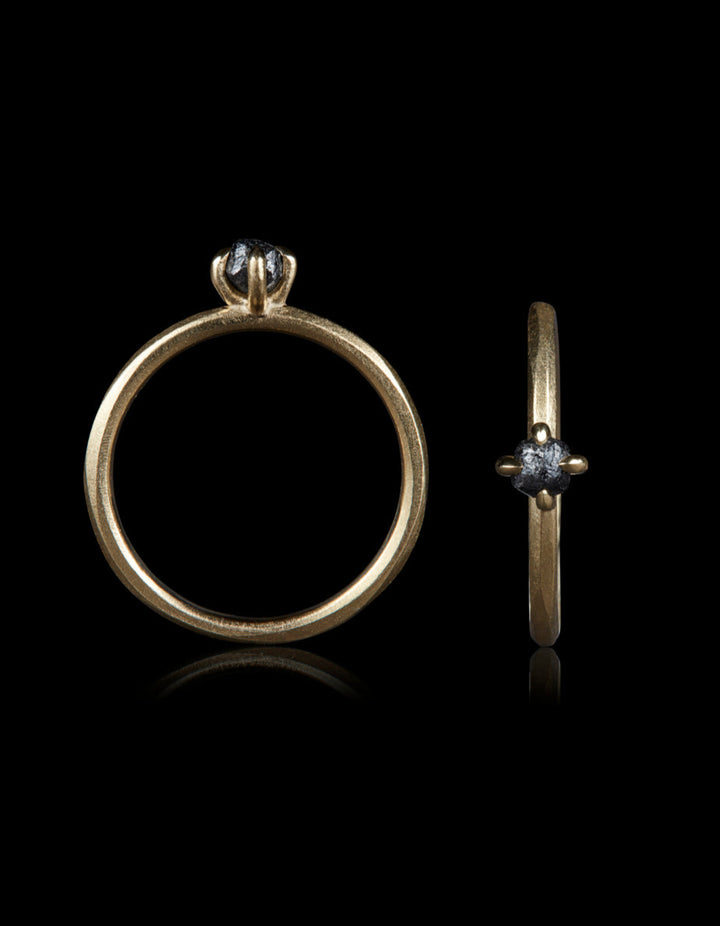 Simple Gold Ring with a Raw Twist – 0.34 ct.