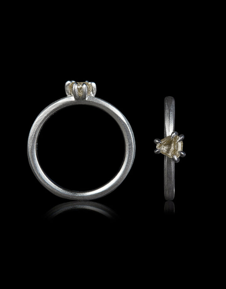 Raw Beauty from Guinea in White Gold – 0.55 ct.