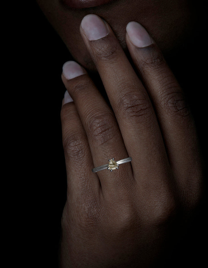 Raw Beauty from Guinea in White Gold – 0.55 ct.