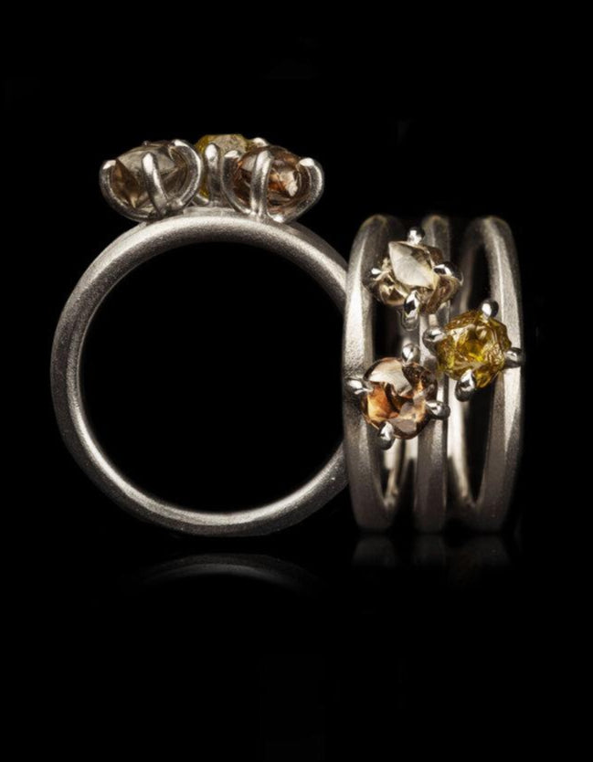 Three-in-one White Gold Ring with Intense Rough Diamonds