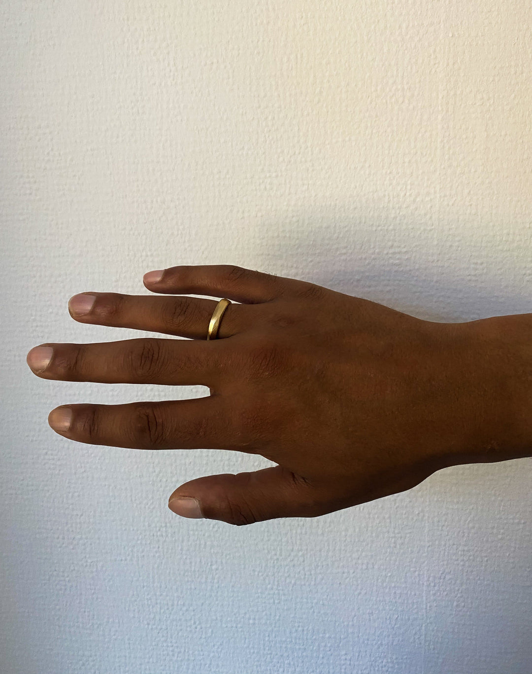 Organic Gold Wedding Band - 4,5 mm