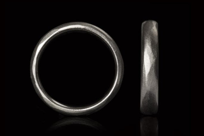 Facetted Platinum Wedding Band - 4,5 mm