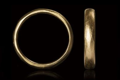 Handcrafted Broad Gold Wedding Band - 5,5 mm